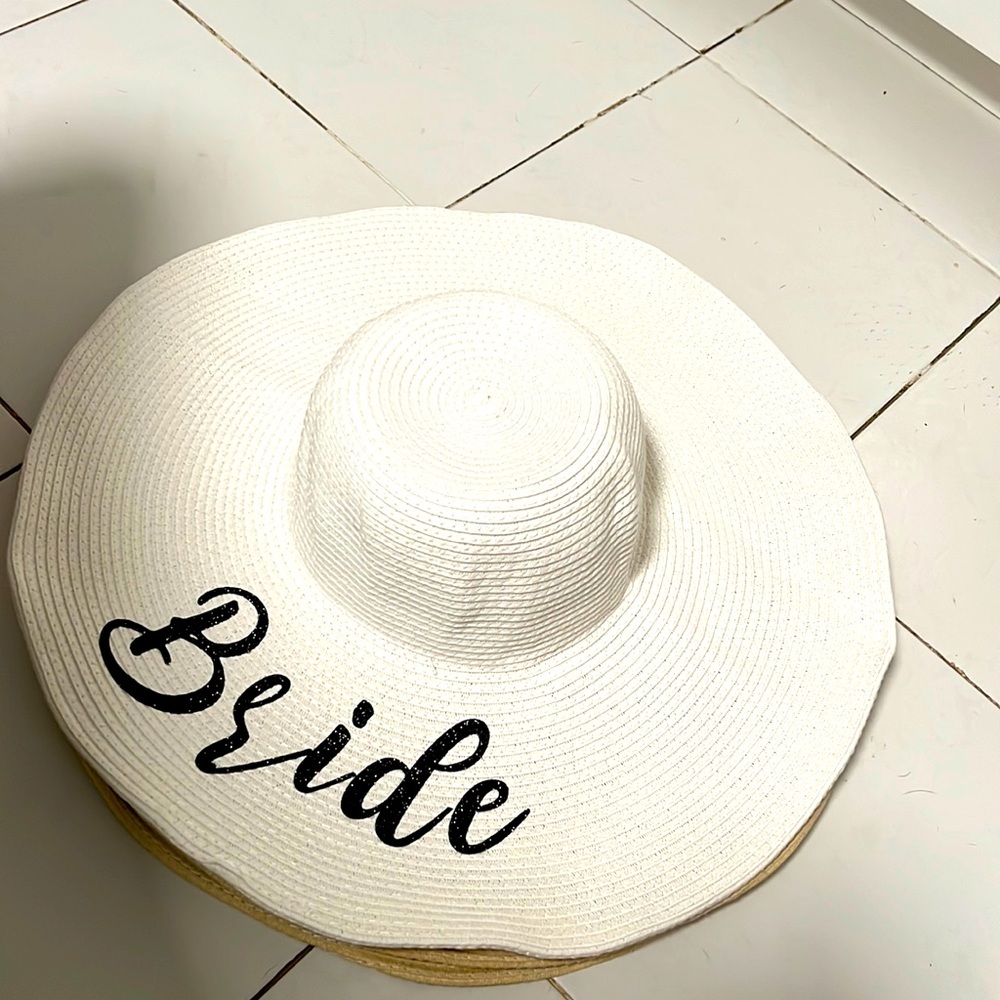 Bride & squad sun hats.  4 beige & 1 white.